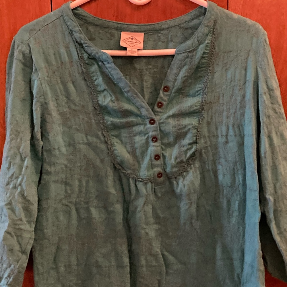 Three quarter long sleeve aqua top